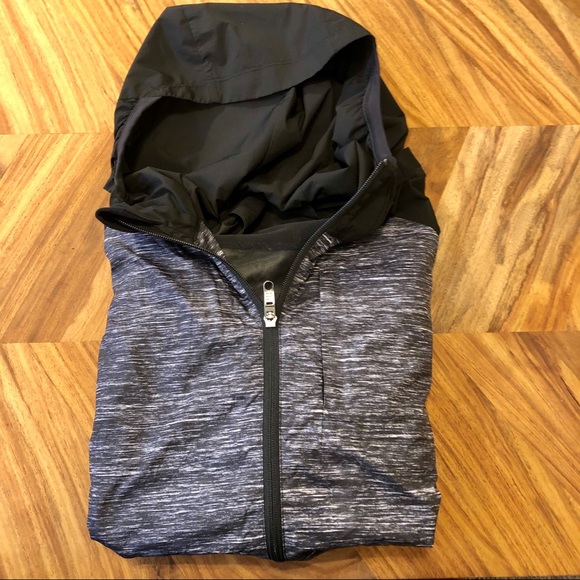 lululemon athletica Other - Lululemon Men’s Grey & Black Wind Breaker